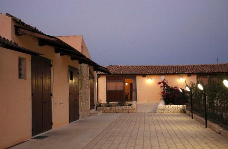 Antica Masseria La Fiumara Bed & Breakfast Noto Bagian luar foto